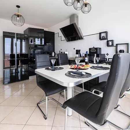 Be Happy アパート *