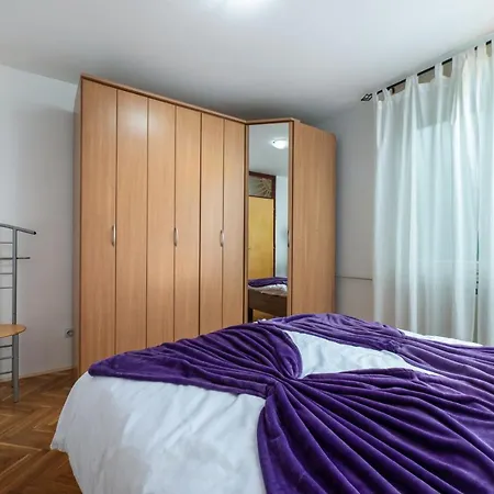 Be Happy アパート *