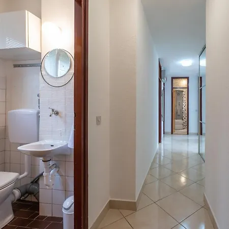 Be Happy アパート リエカ